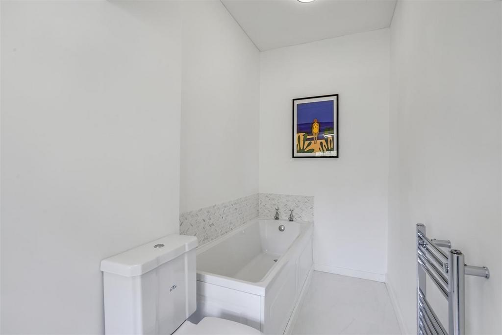 Ensuite 2 2.jpeg