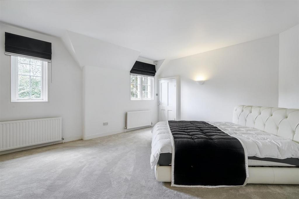 Bedroom 1 3.jpeg