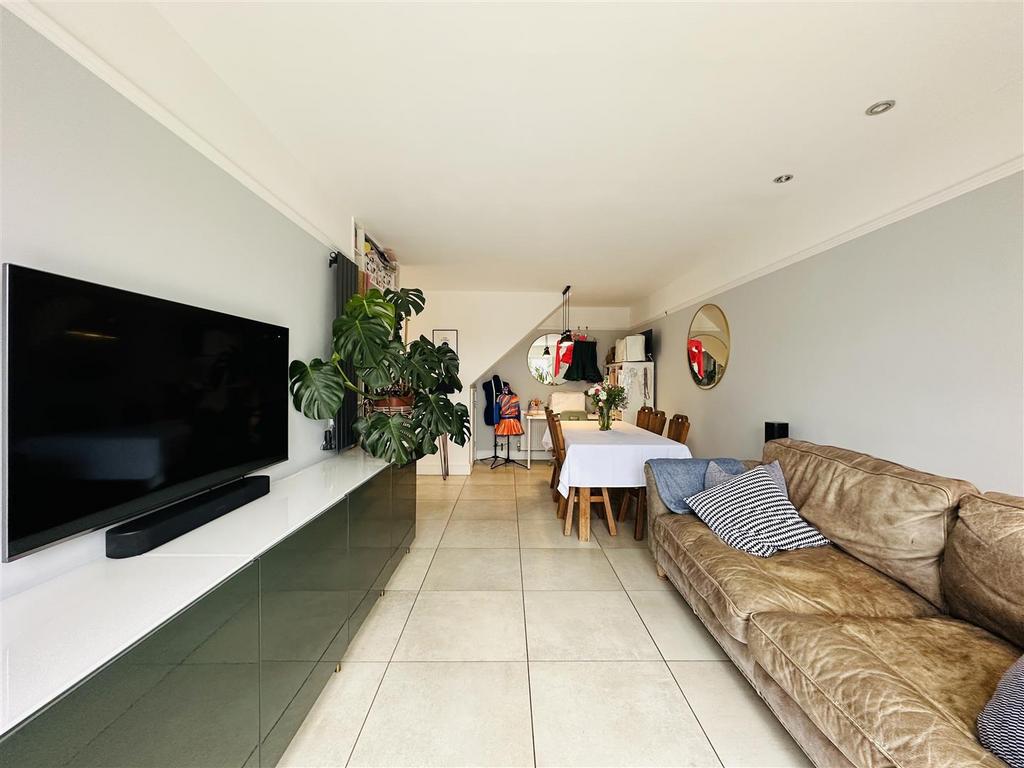 Lounge 2.jpg