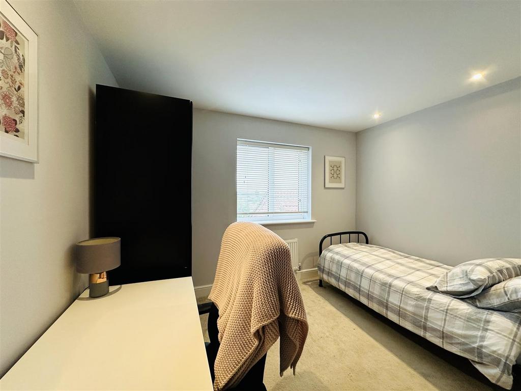 Bed 3.jpg