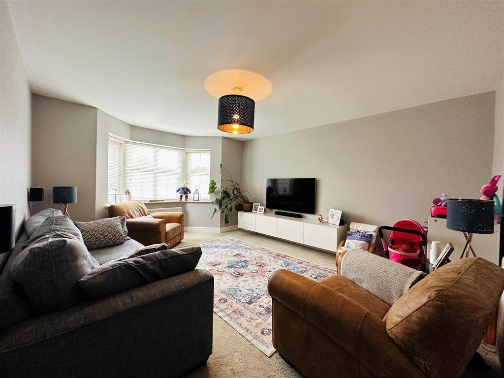 Lounge 1.jpg