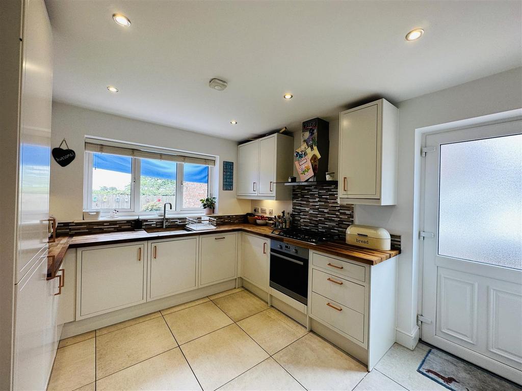 Kitchen 1.jpg