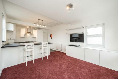 1 bedroom flat for sale, Cavendish Road, London SW12