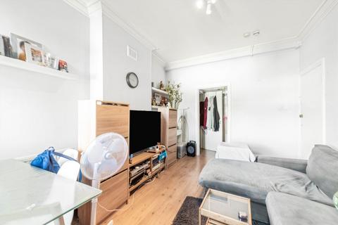 2 bedroom flat to rent, Uxbridge Road, London W12