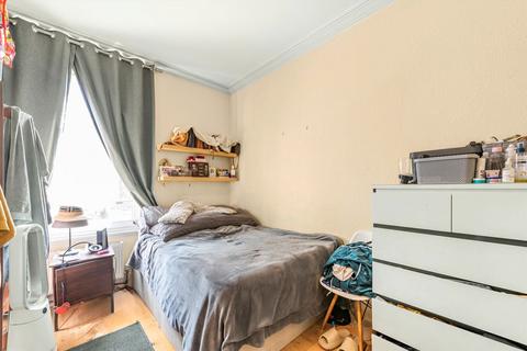 2 bedroom flat to rent, Uxbridge Road, London W12