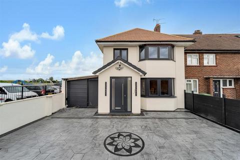 Station Crescent, Ashford, TW15 3HN