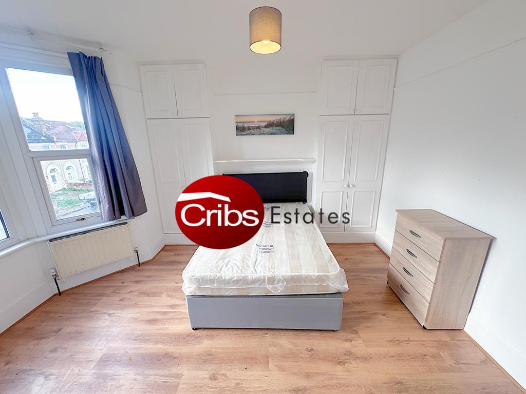 Double Bedroom Available in SE6 ( Couple Welcome