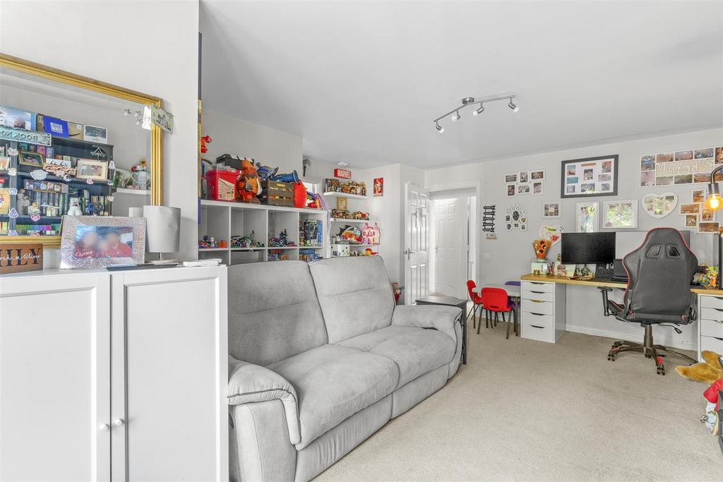 2 Priestley Court, Princes Gate, HP13 7 WZ-8.jpg