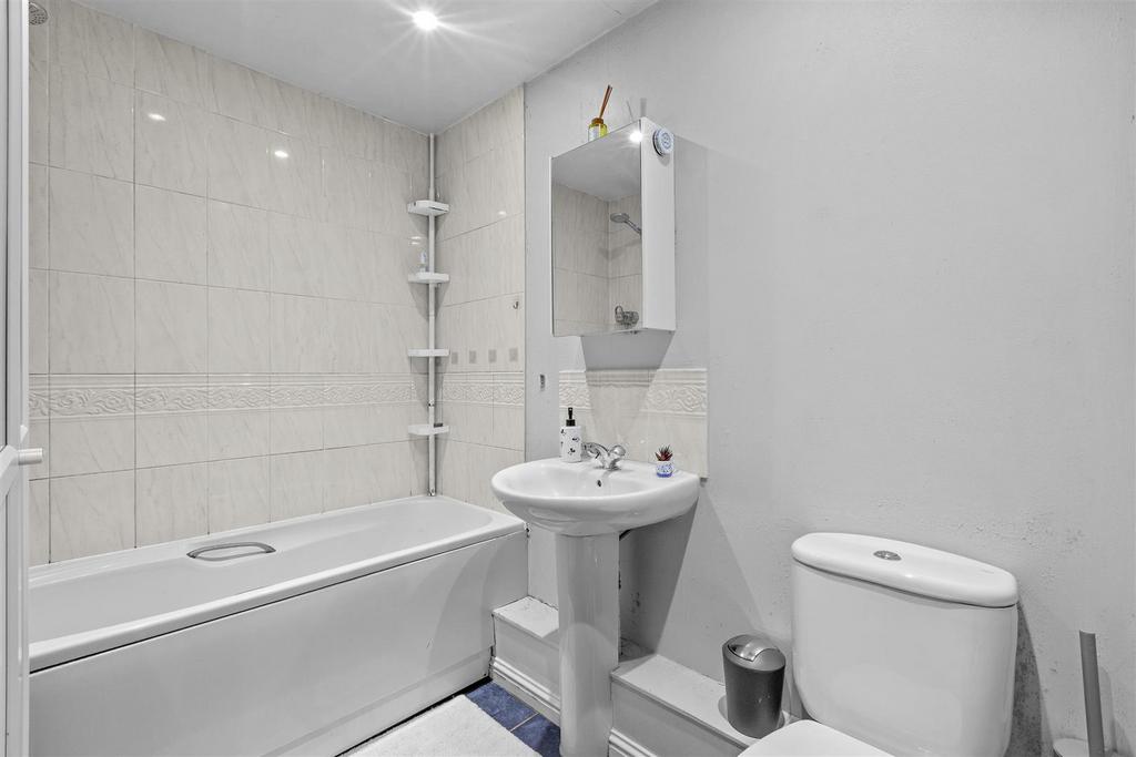 2 Priestley Court, Princes Gate, HP13 7 WZ-3.jpg