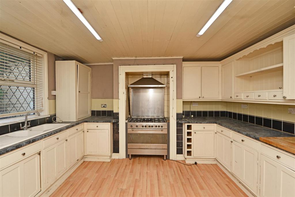 Dining Kitchen: