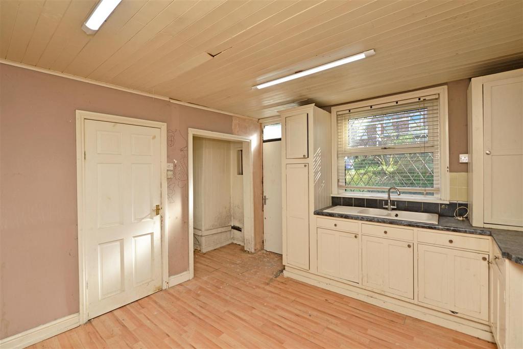 Dining Kitchen: