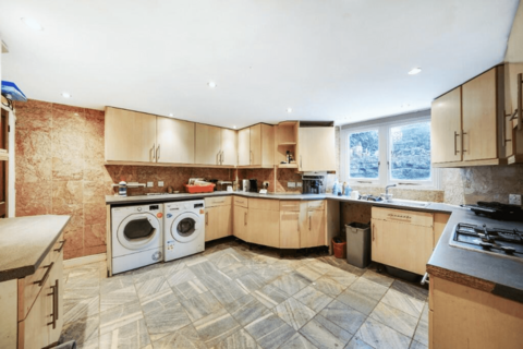undefined, Belmont Hill, London, SE13