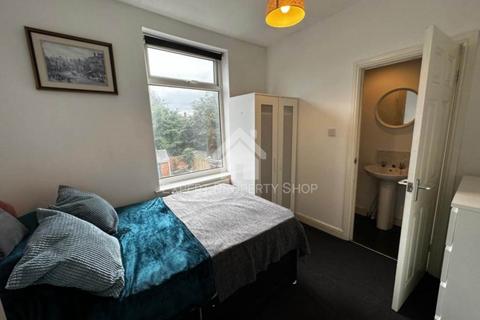 undefined, *ROOM AVAILABLE *Room 2, 77 Newcastle Avenue Worksop
