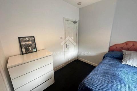 undefined, *ROOM AVAILABLE *Room 2, 77 Newcastle Avenue Worksop