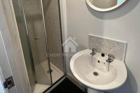 undefined, *ROOM AVAILABLE *Room 2, 77 Newcastle Avenue Worksop