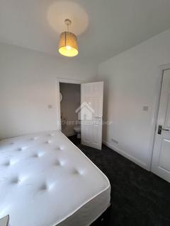 undefined, *ROOM AVAILABLE *Room 2, 77 Newcastle Avenue Worksop