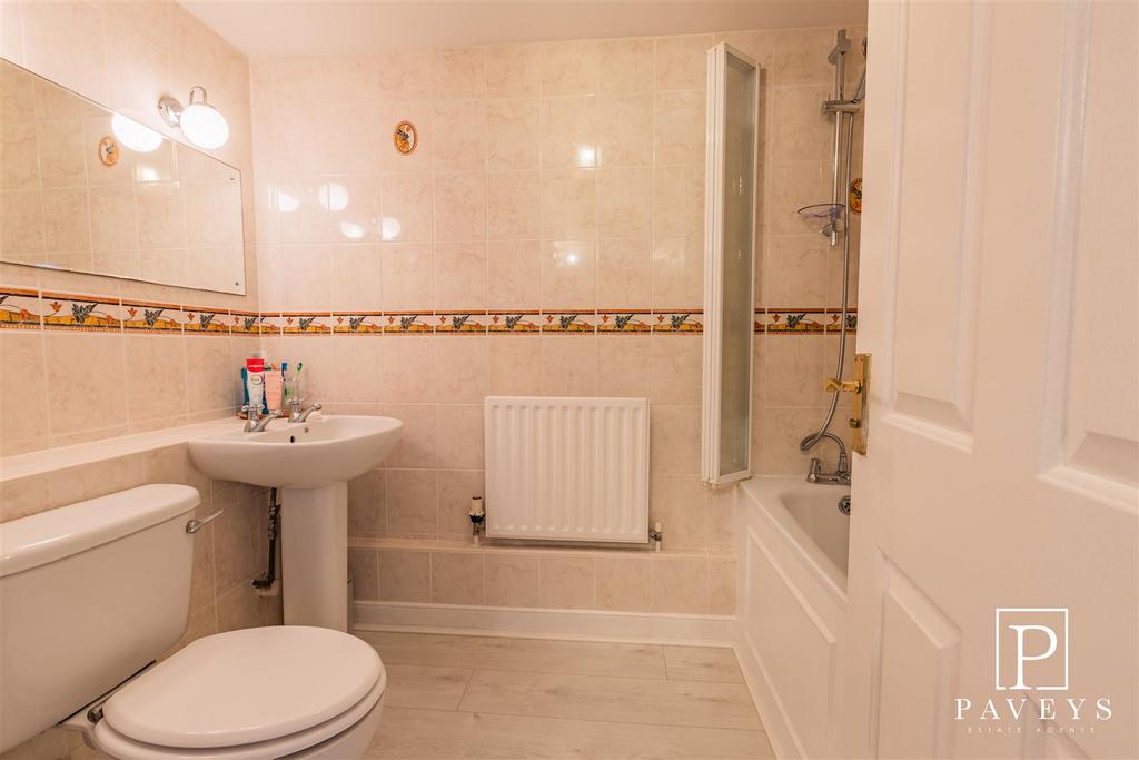 En suite bathroom