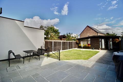 3 bedroom end of terrace house for sale, Waverley Crescent, Romford RM3