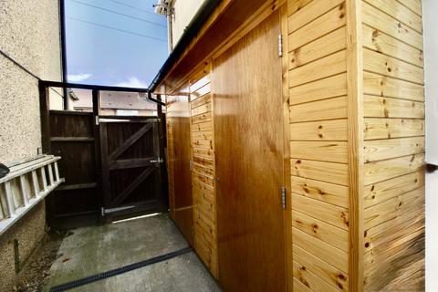 3 bedroom end of terrace house for sale, Waverley Crescent, Romford RM3