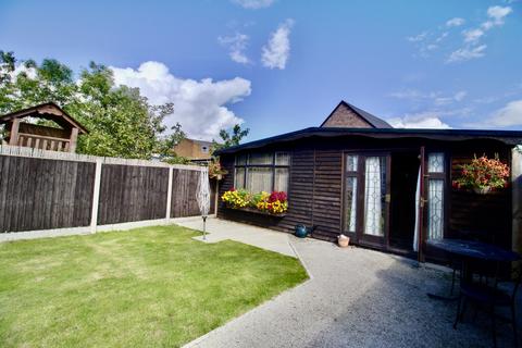 3 bedroom end of terrace house for sale, Waverley Crescent, Romford RM3