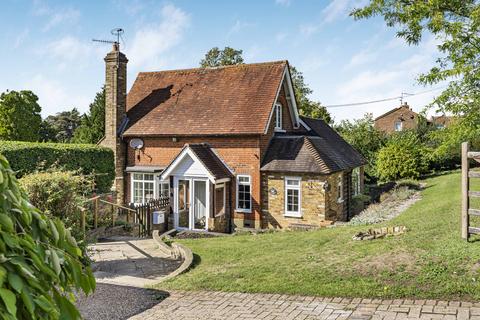 2 bedroom detached house for sale, South Leatherhead