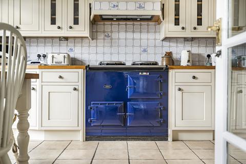 2 bedroom detached house for sale, South Leatherhead