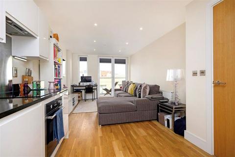 2 bedroom flat to rent, Keymer Place, London E14
