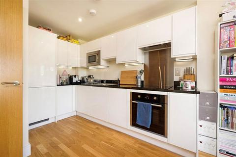 2 bedroom flat to rent, Keymer Place, London E14