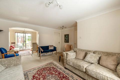 4 Glendevon Close, Edgware, HA8 8RG