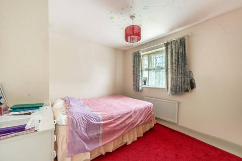 4 Glendevon Close, Edgware, HA8 8RG