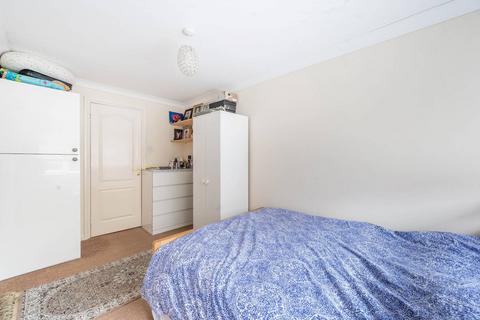 4 Glendevon Close, Edgware, HA8 8RG