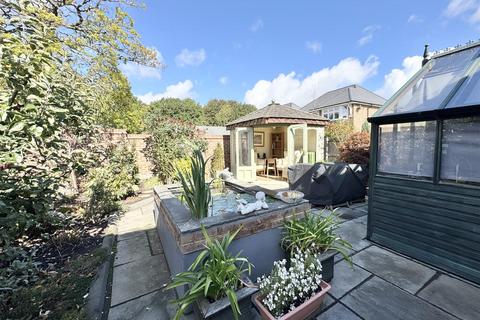 4 bedroom detached house for sale, Heritage Court, Scissett, HD8 9WN