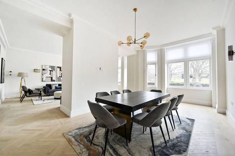 undefined, Kensington Road, Kensington, London, W8