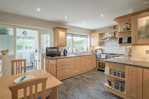 4 bedroom detached house for sale, Meadfoot Drive, Kingswinford, DY6 9DB