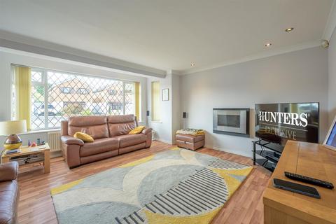 4 bedroom detached house for sale, Meadfoot Drive, Kingswinford, DY6 9DB