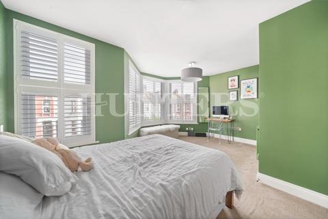 2 bedroom flat for sale, Carlingford Road, London, N15