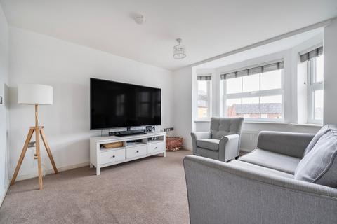 2 bedroom flat for sale, Archer Court, Kemsley, Sittingbourne, Kent, ME10 2GJ