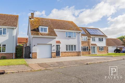 4 bedroom detached house for sale, The Sparlings, Kirby-Le-Soken, Frinton-On-Sea