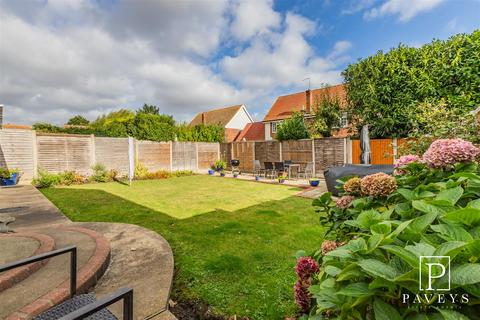 4 bedroom detached house for sale, The Sparlings, Kirby-Le-Soken, Frinton-On-Sea