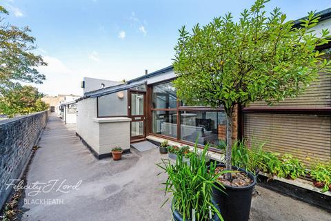 Combe Mews, Blackheath