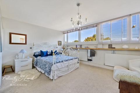 Combe Mews, Blackheath