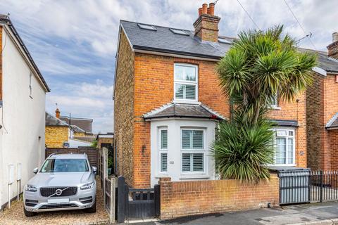 undefined, Chertsey Road, Byfleet KT14