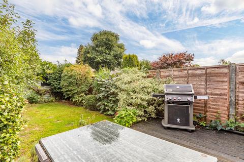 undefined, Chertsey Road, Byfleet KT14
