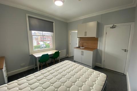 undefined, 50 Bushey Grove Road Room 10 Bushey WD23 2JJ