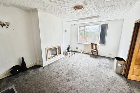 3 bedroom semi-detached house to rent, Maple Avenue, Manchester M30