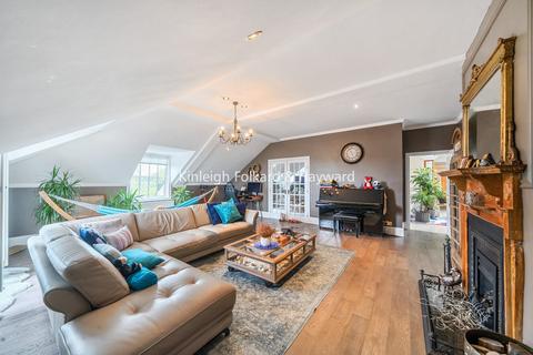 undefined, Royal Drive, London, N11