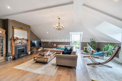 undefined, Royal Drive, London, N11