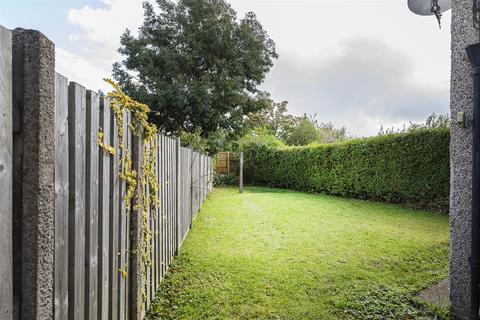 3 bedroom semi-detached house for sale, Burniston Drive, Huddersfield HD3