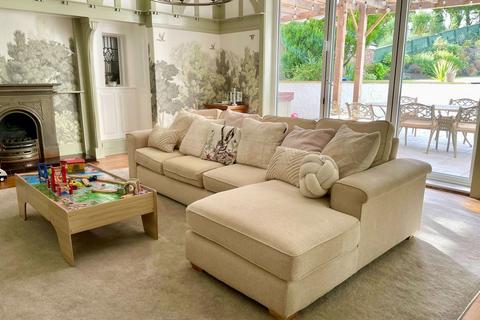 5 bedroom detached house to rent, Waterloo Road, Southport PR8