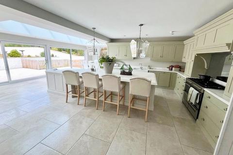 5 bedroom detached house to rent, Waterloo Road, Southport PR8